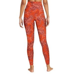 NWT - Beyond Yoga Chai Paprika Paisley Softmark High Rise Leggings - Size Medium